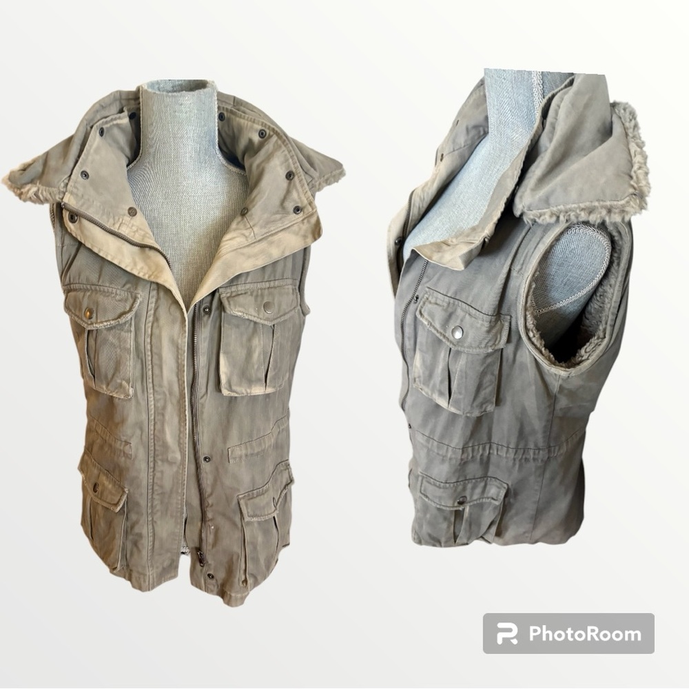 EUC Design Lab women’s vest Sz Medium 
Amazing condition